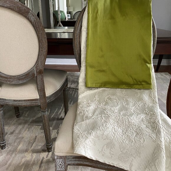 🎬✨Tv Show “UMBRELLA ACADEMY ” - Ivory Lace Tablecloth - Picture 9 of 12